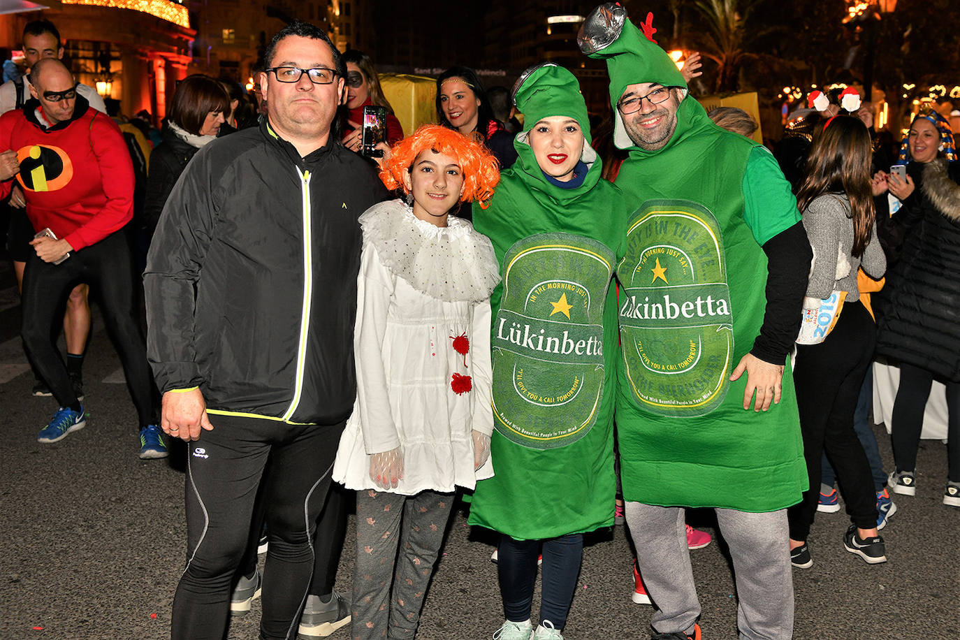 Corredores populares han despedido este lunes 30 el año 2019 con la carrera de San Silvestre de Valencia.