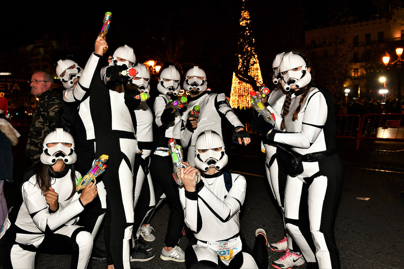 Corredores populares han despedido este lunes 30 el año 2019 con la carrera de San Silvestre de Valencia.