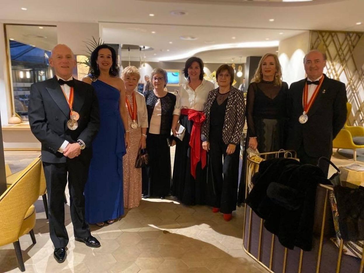 Cristina Rodríguez en la entronización de la cofradía francesa Chevaliers du Tastevin, celebrada en la región de la Borgoña. 