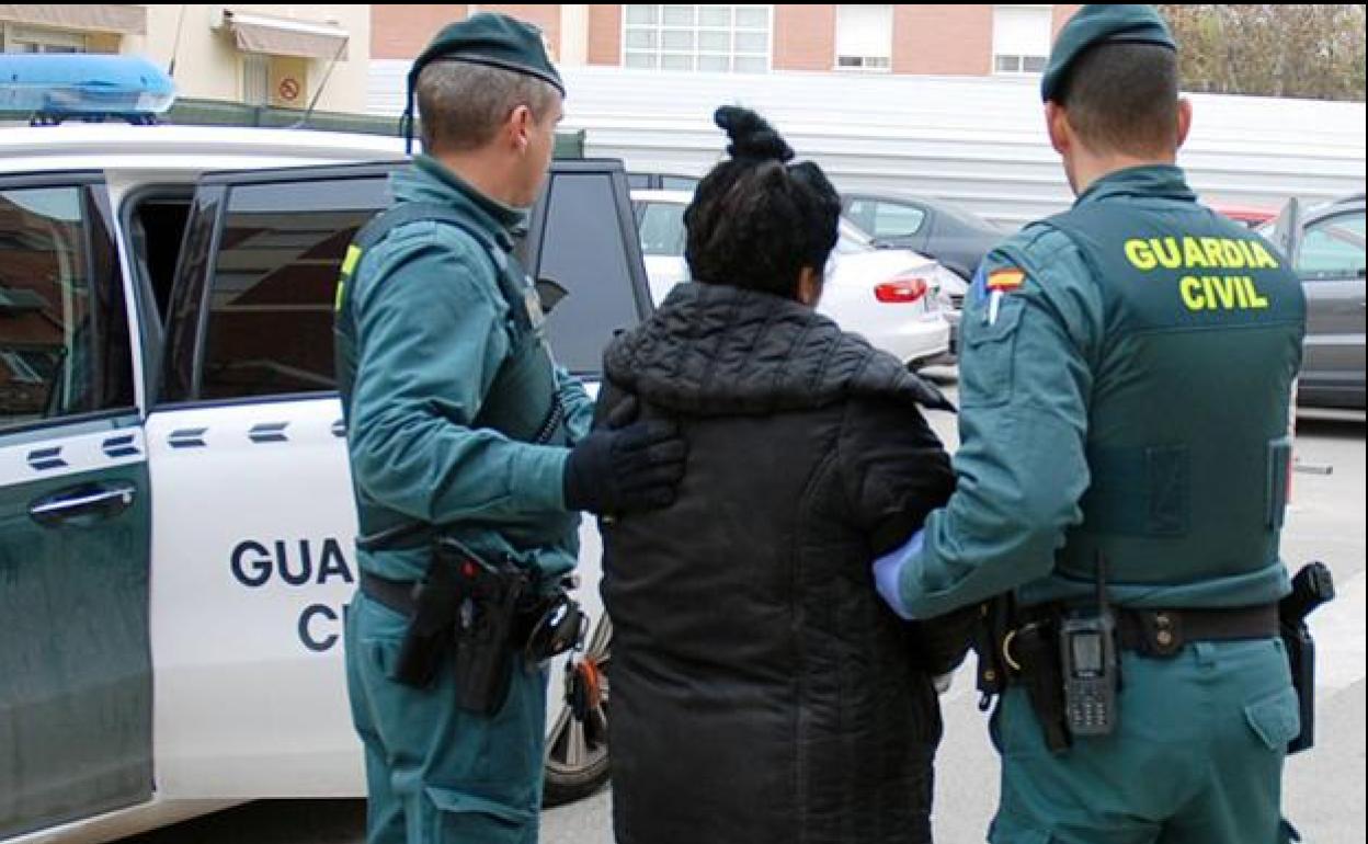 Detenida en Murcia una mujer que estaba en busca y captura por un homicidio en Grecia