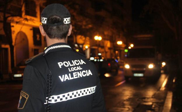 Un hombre de 61 años amenaza de muerte con un cuchillo a su compañero de piso en Valencia