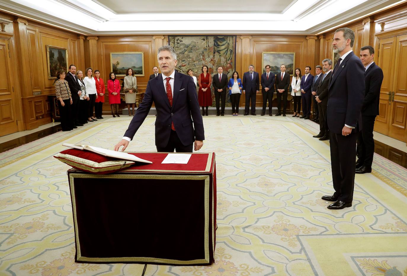 El ministro del Interior, Fernando Grande-Marlaska, promete su cargo ante el rey Felipe VI.