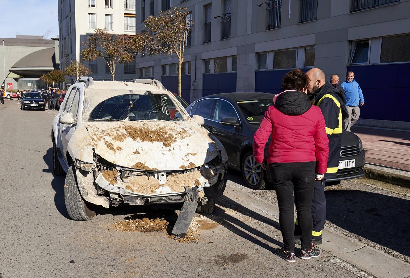 Fotos: Un parque infantil y deportvo se hunde sobre un &#039;parking&#039; en Santander