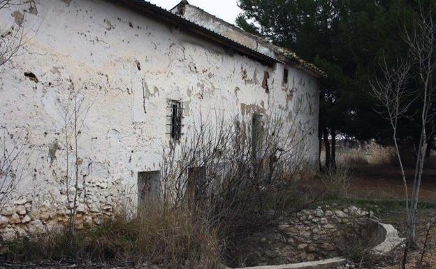 Imagen principal - Aparecen misteriosos grabados del siglo XVIII en un molino de Toledo