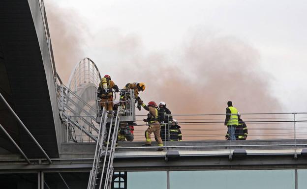 Aena amplía el cierre del aeropuerto de Alicante hasta las 14 horas y cancela 35 vuelos