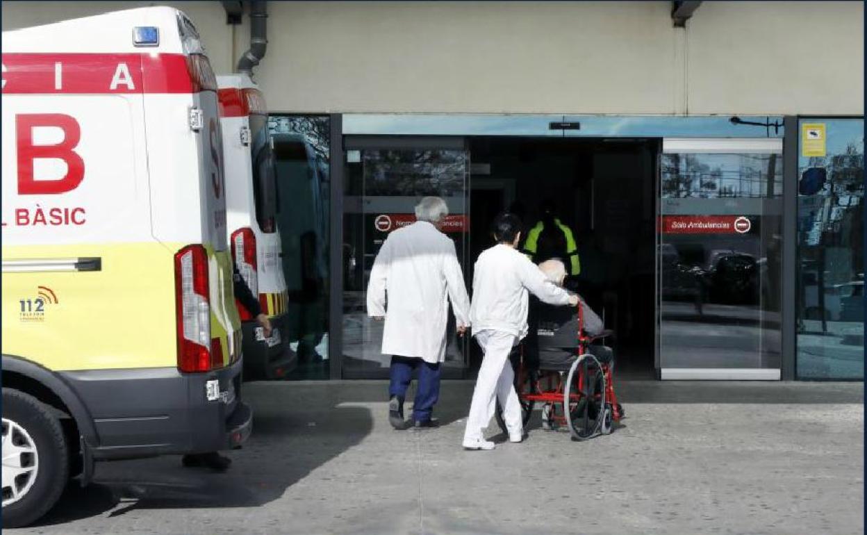 hospital La Fe | El repunte de pacientes y la falta de habitaciones obliga a abrir salas de preingreso