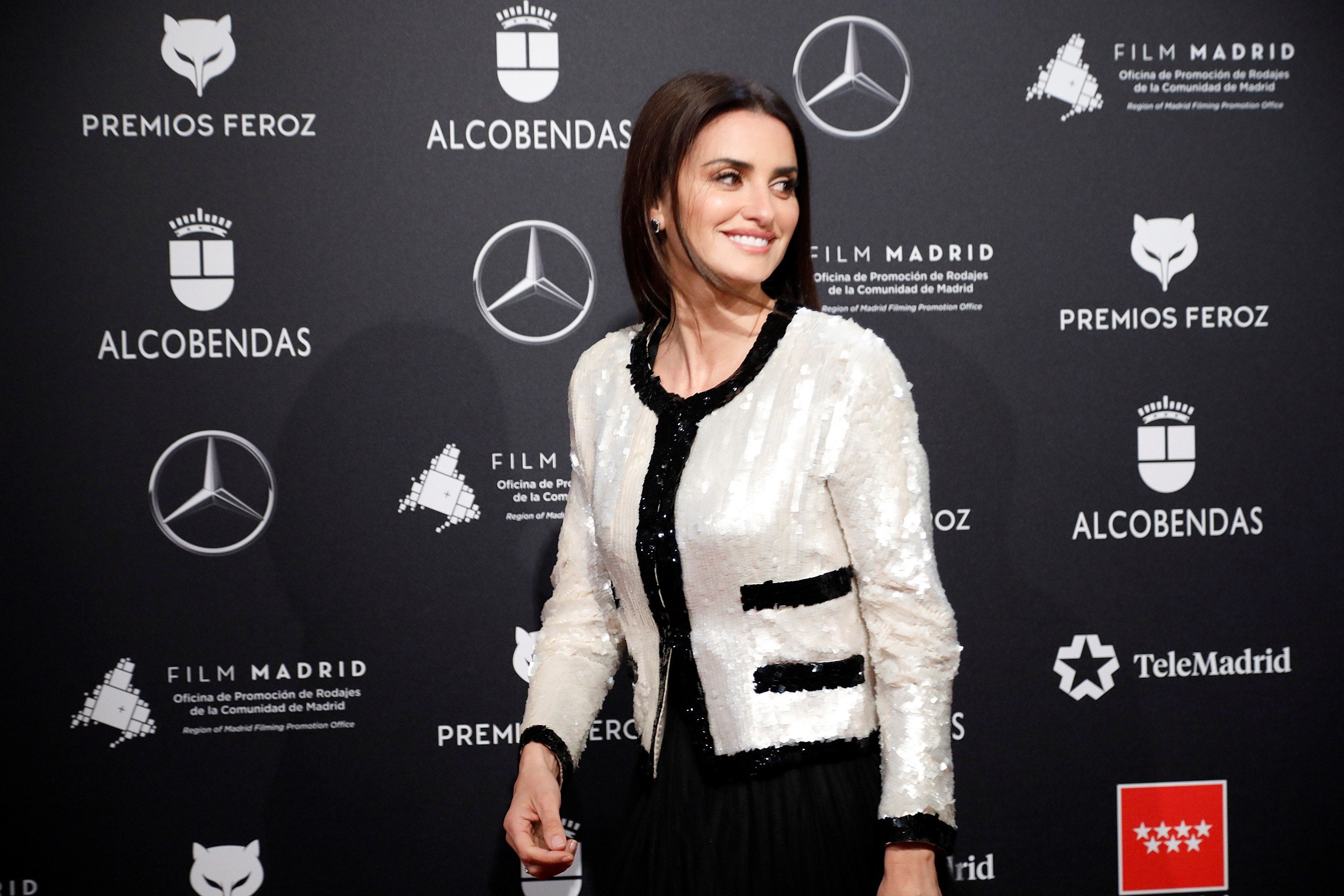 Los galardones de cine y televisión que entregan los informadores españoles llegan a su séptima edición en Alcobendas. Penélope Cruz, Candela Peña y Pedro Almodóvar están entre los asistentes. La actriz María Hervás ha sido la encargada de presentar la gala donde 'Dolor y gloria' ha arrasado con seis premios.