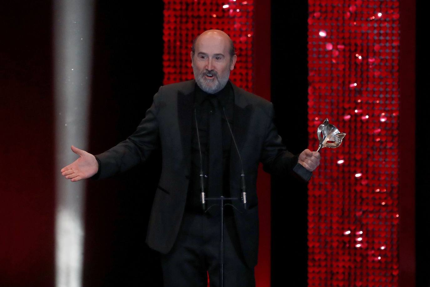 Los galardones de cine y televisión que entregan los informadores españoles llegan a su séptima edición en Alcobendas. Penélope Cruz, Candela Peña y Pedro Almodóvar están entre los asistentes. La actriz María Hervás ha sido la encargada de presentar la gala donde 'Dolor y gloria' ha arrasado con seis premios.