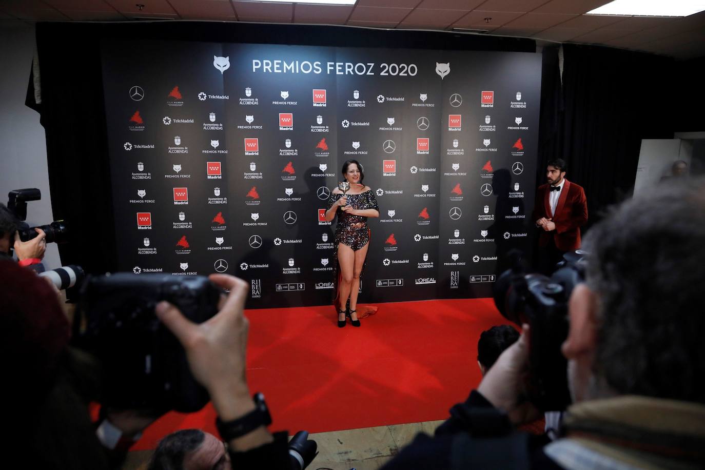 Los galardones de cine y televisión que entregan los informadores españoles llegan a su séptima edición en Alcobendas. Penélope Cruz, Candela Peña y Pedro Almodóvar están entre los asistentes. La actriz María Hervás ha sido la encargada de presentar la gala donde 'Dolor y gloria' ha arrasado con seis premios.