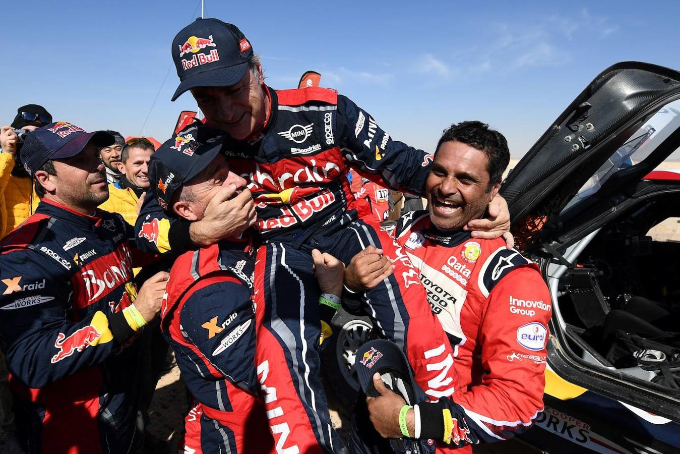 El piloto español Carlos Sainz se ha convertido en el vencedor del rally Dakar 2020 al imponerse al campeón vigente, el catarí Nasser al-Attiyah (Toyota), por 6 min y 21 segundos. El piloto, que lideró la carrera desde la tercera etapa, se proclama así ganador del rally más duro del mundo por tercera vez en su carrera tras los conseguidos en 2010 y 2018, y lo volvió a hacer como el piloto más longevo en conseguirlo, ahora con 57 años. 