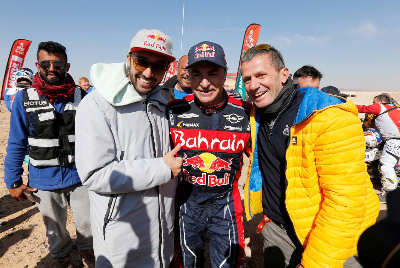 El piloto español Carlos Sainz se ha convertido en el vencedor del rally Dakar 2020 al imponerse al campeón vigente, el catarí Nasser al-Attiyah (Toyota), por 6 min y 21 segundos. El piloto, que lideró la carrera desde la tercera etapa, se proclama así ganador del rally más duro del mundo por tercera vez en su carrera tras los conseguidos en 2010 y 2018, y lo volvió a hacer como el piloto más longevo en conseguirlo, ahora con 57 años. 