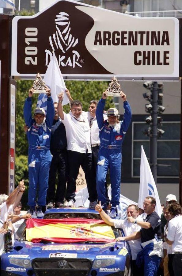 El piloto español Carlos Sainz se ha convertido en el vencedor del rally Dakar 2020 al imponerse al campeón vigente, el catarí Nasser al-Attiyah (Toyota), por 6 min y 21 segundos. El piloto, que lideró la carrera desde la tercera etapa, se proclama así ganador del rally más duro del mundo por tercera vez en su carrera tras los conseguidos en 2010 y 2018, y lo volvió a hacer como el piloto más longevo en conseguirlo, ahora con 57 años. 