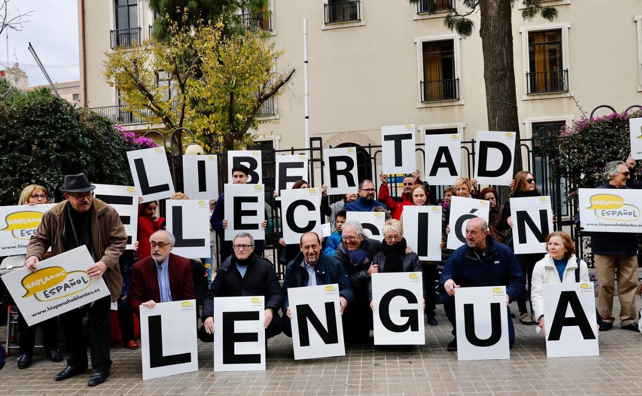 Concentración contra la Ley del Plurilingüismo en Valencia.