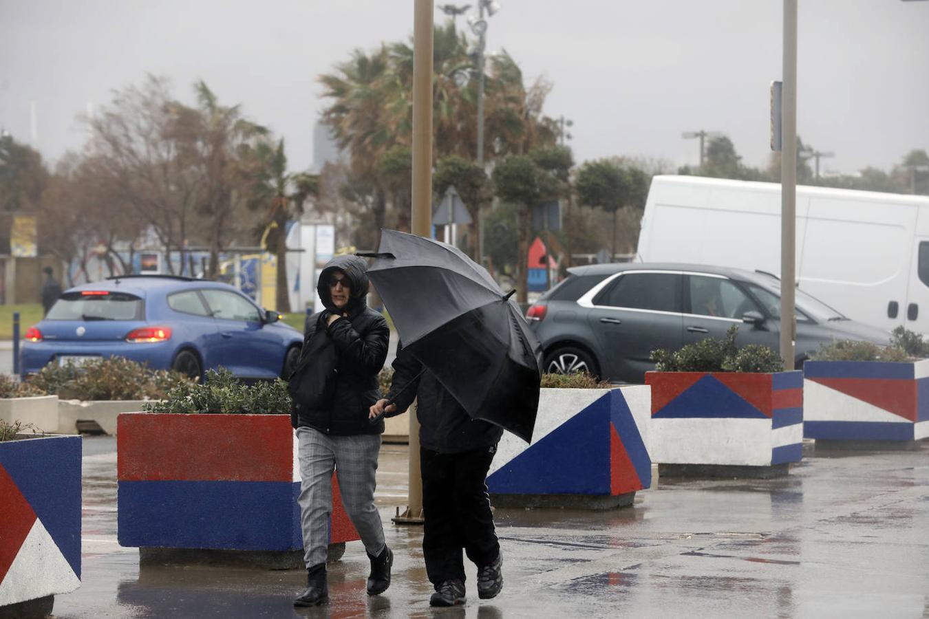 Fotos: Fuertes precipitaciones en la playa y el puerto de Valencia