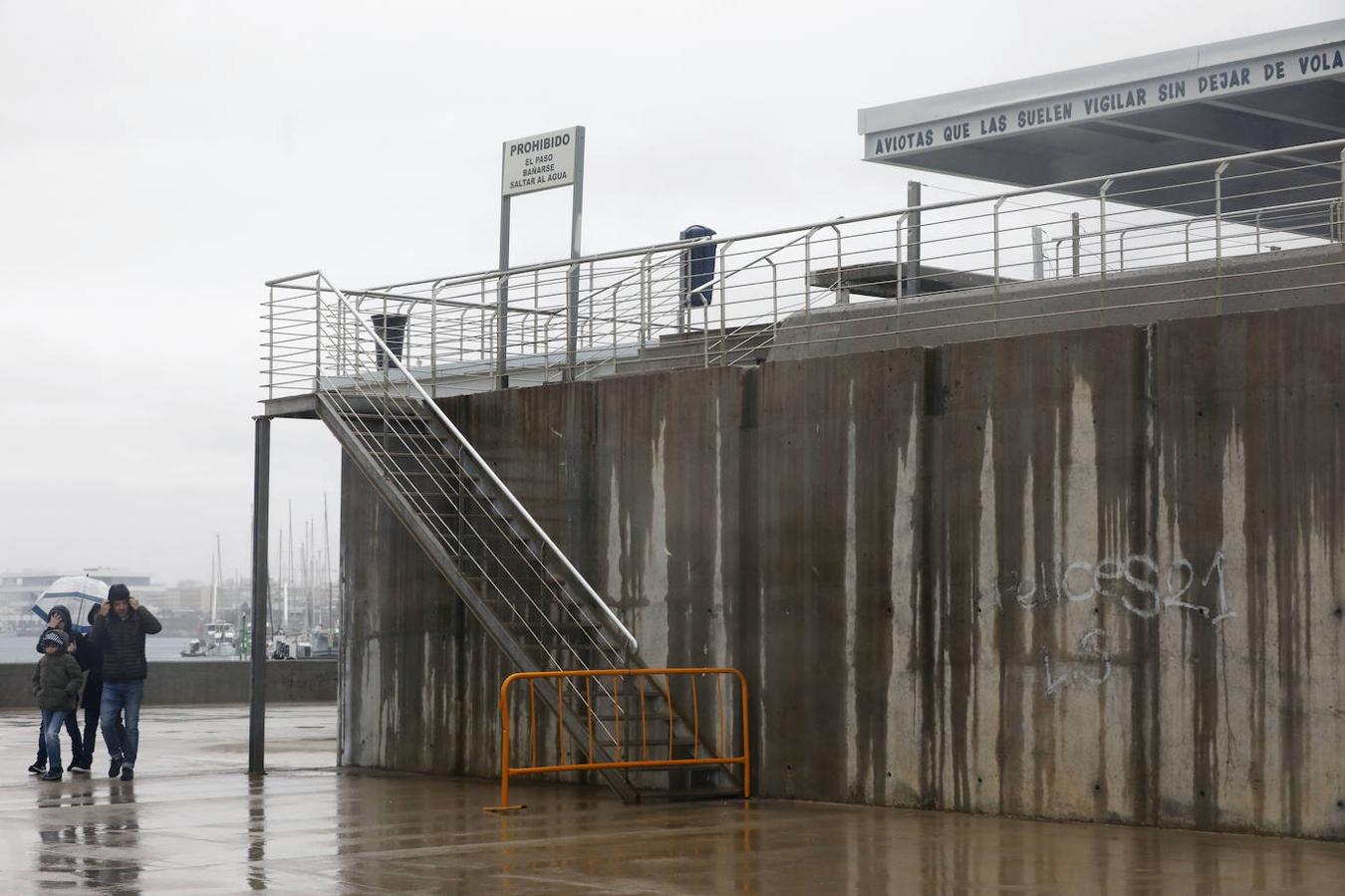 Fotos: Fuertes precipitaciones en la playa y el puerto de Valencia