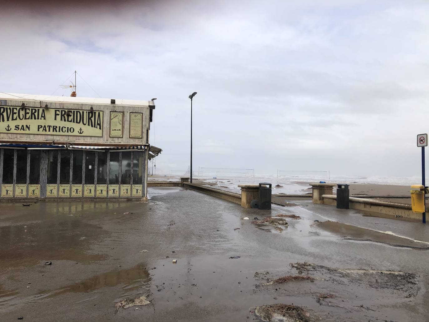 Fotos: Fuertes precipitaciones en la playa y el puerto de Valencia