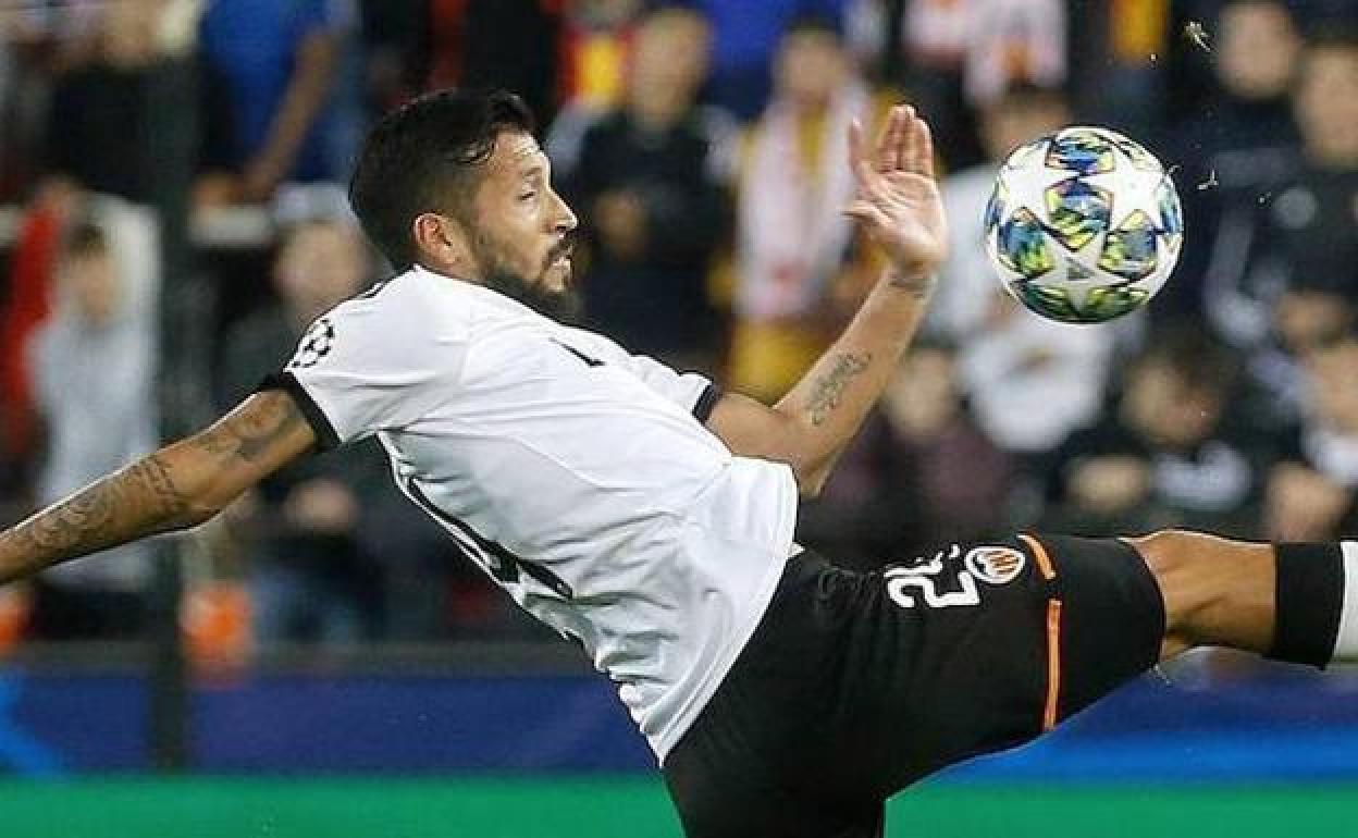 Garay vuelve para la Copa en plena sangría defensiva