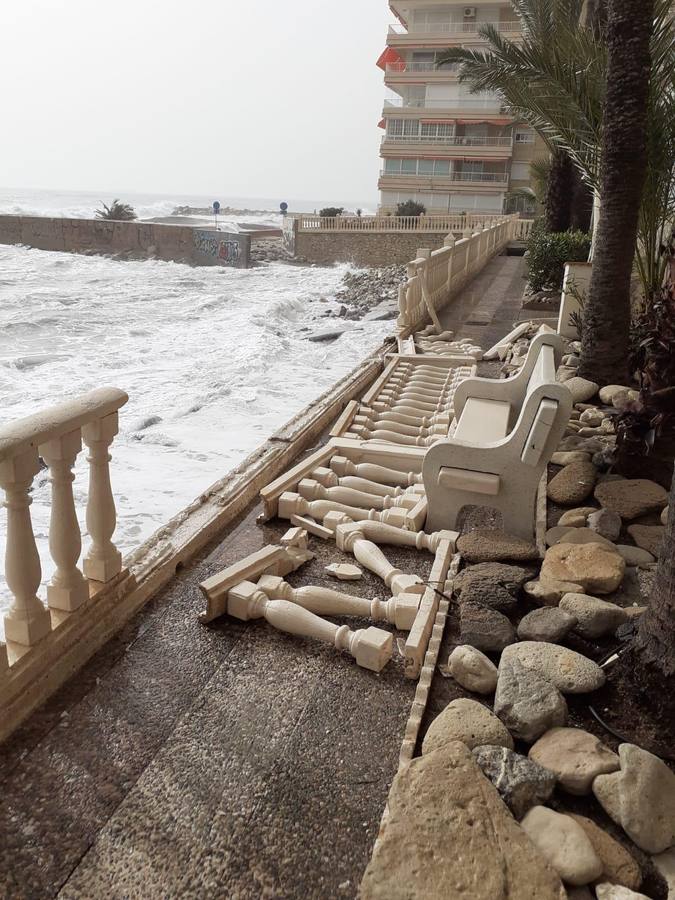 Daños del temporal en los accesos y espigones de la finca Adoc, en la playa de Alicante.