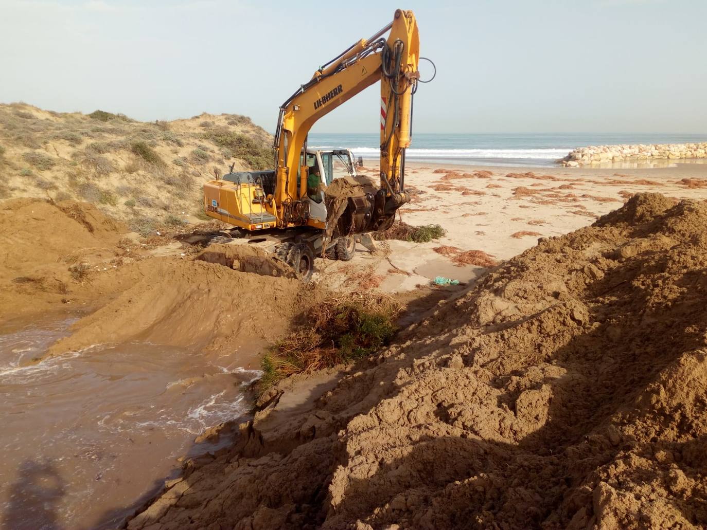 Fotos: La Albufera desagua al mar sin las turbinas