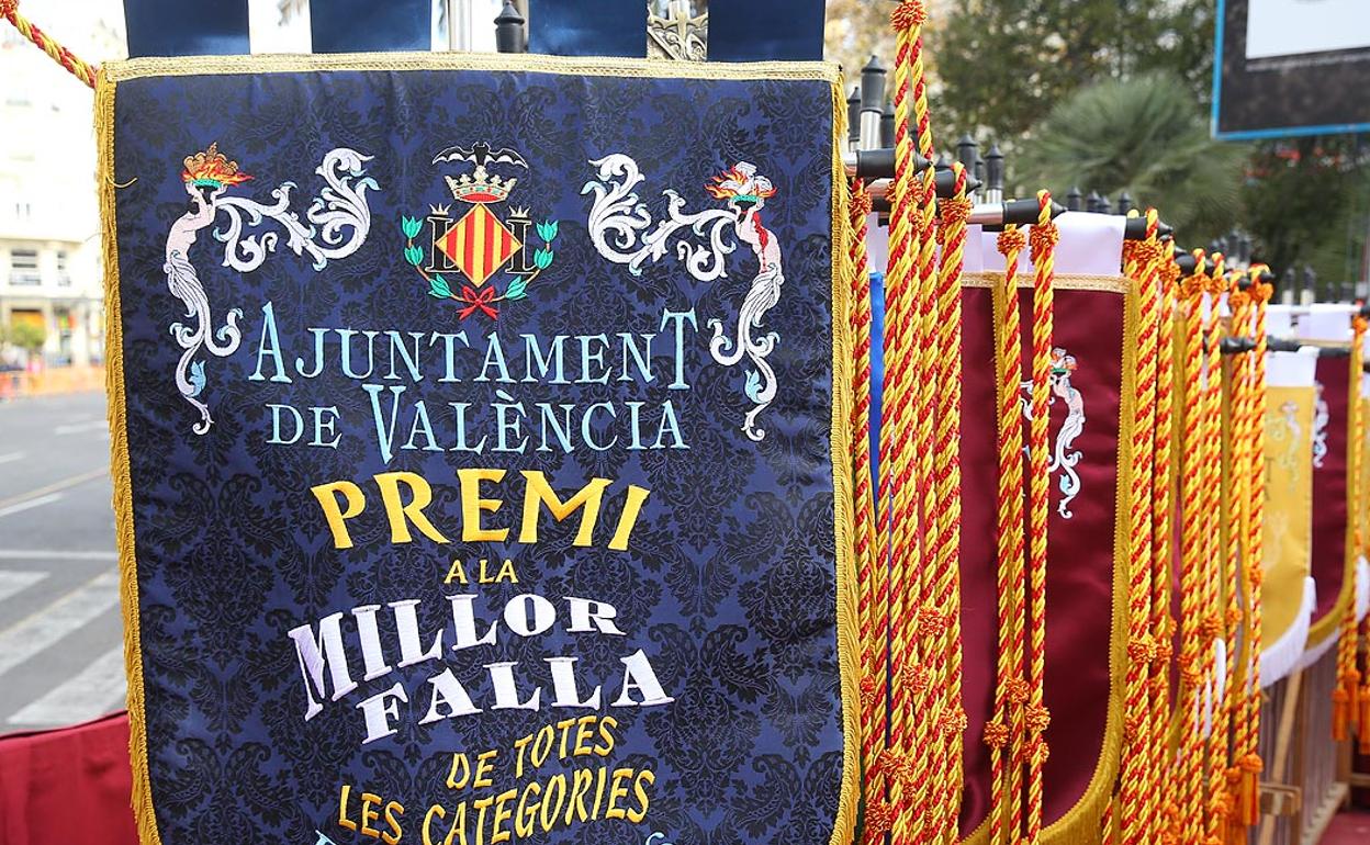 Estandartes de los premios de las Fallas.