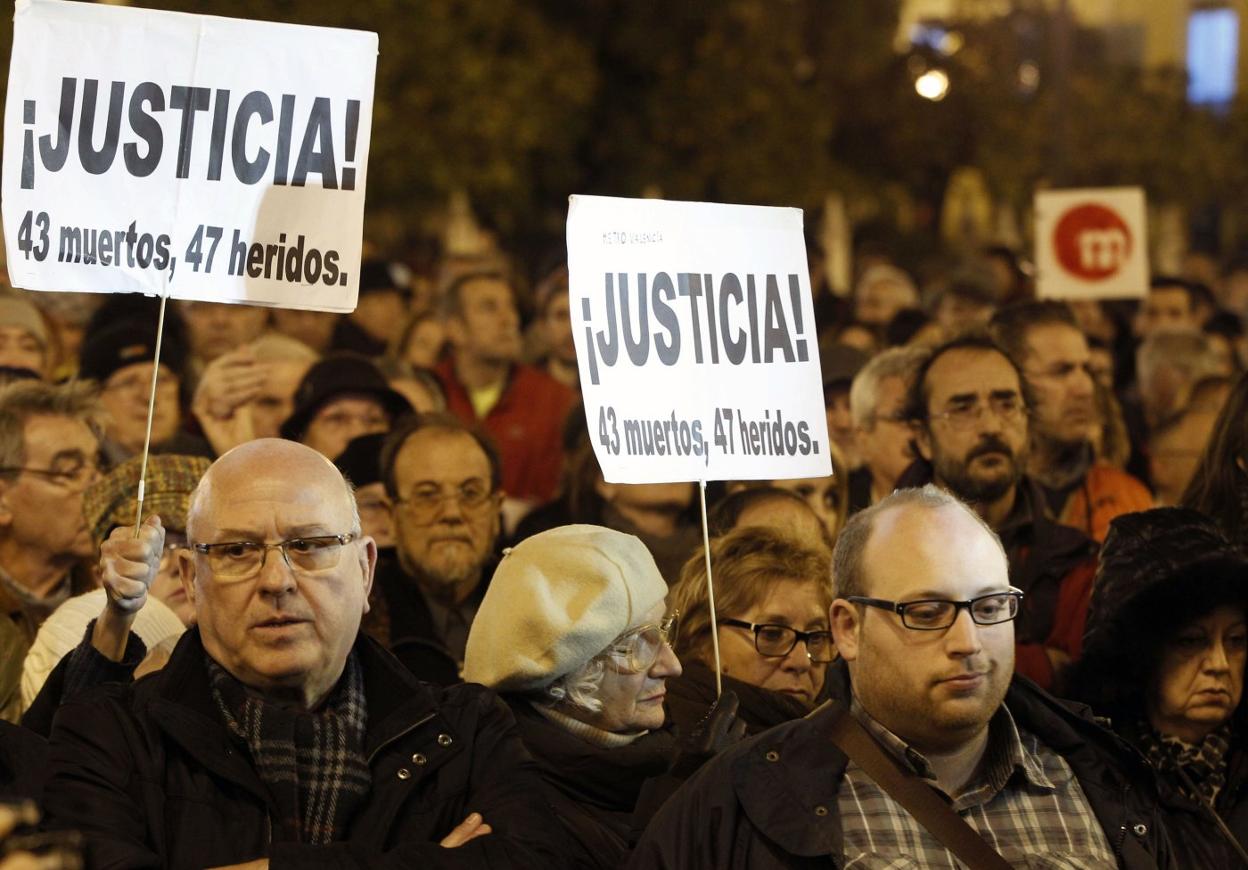 Una concentración en protesta por el accidente del metro. 