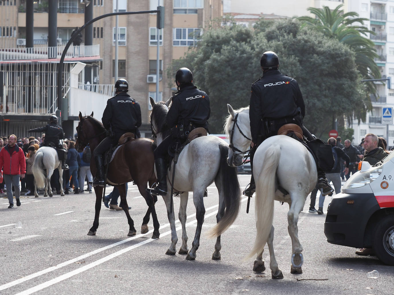 Tensión y fiesta en el Valencia-Barcelona. 