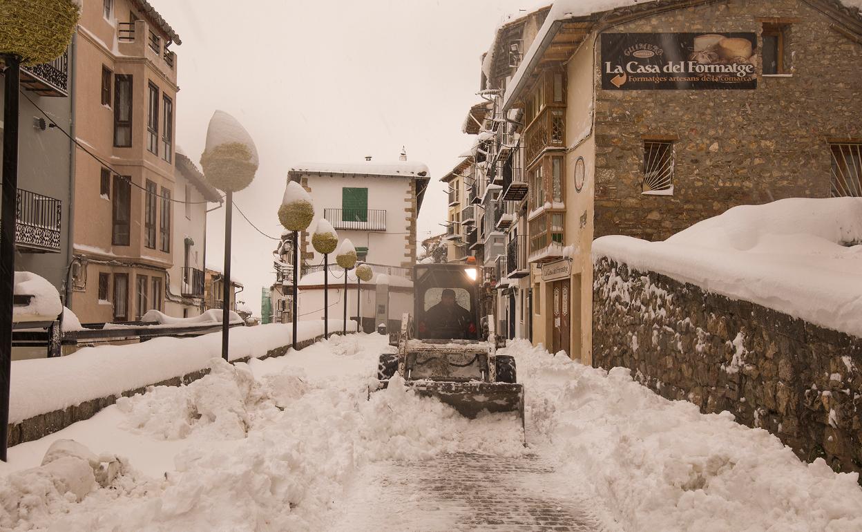 La nieve invade Morella tras el paso de 'Gloria'.