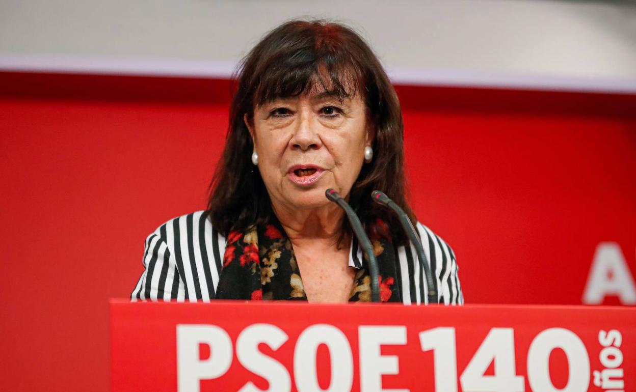 La presidenta del PSOE, Cristina Narbona, durante la comparecencia de este lunes.