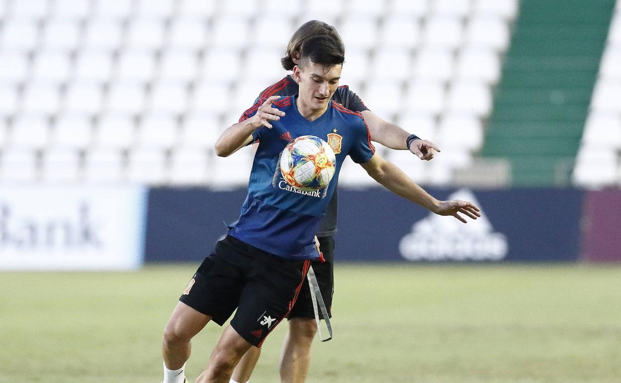 Pepelu, durante un entrenamiento de la selección sub-21.