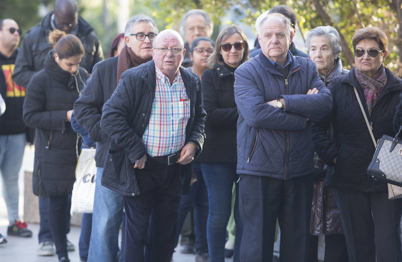 La jueza acepta el pacto y condena a cuatro exdirectivos de FGV a 22 meses por el accidente de metro, que terminó con la vida de 43 personas e hirió a otras 36. El abogado de la Asociación de Víctimas del Metro 3 de julio admite que se les suspenda la pena pese a los «demoledores» hechos, ha vuelto a criticar la labor de la jueza instructora y ha recordado que los afectados nunca buscaron «venganza.