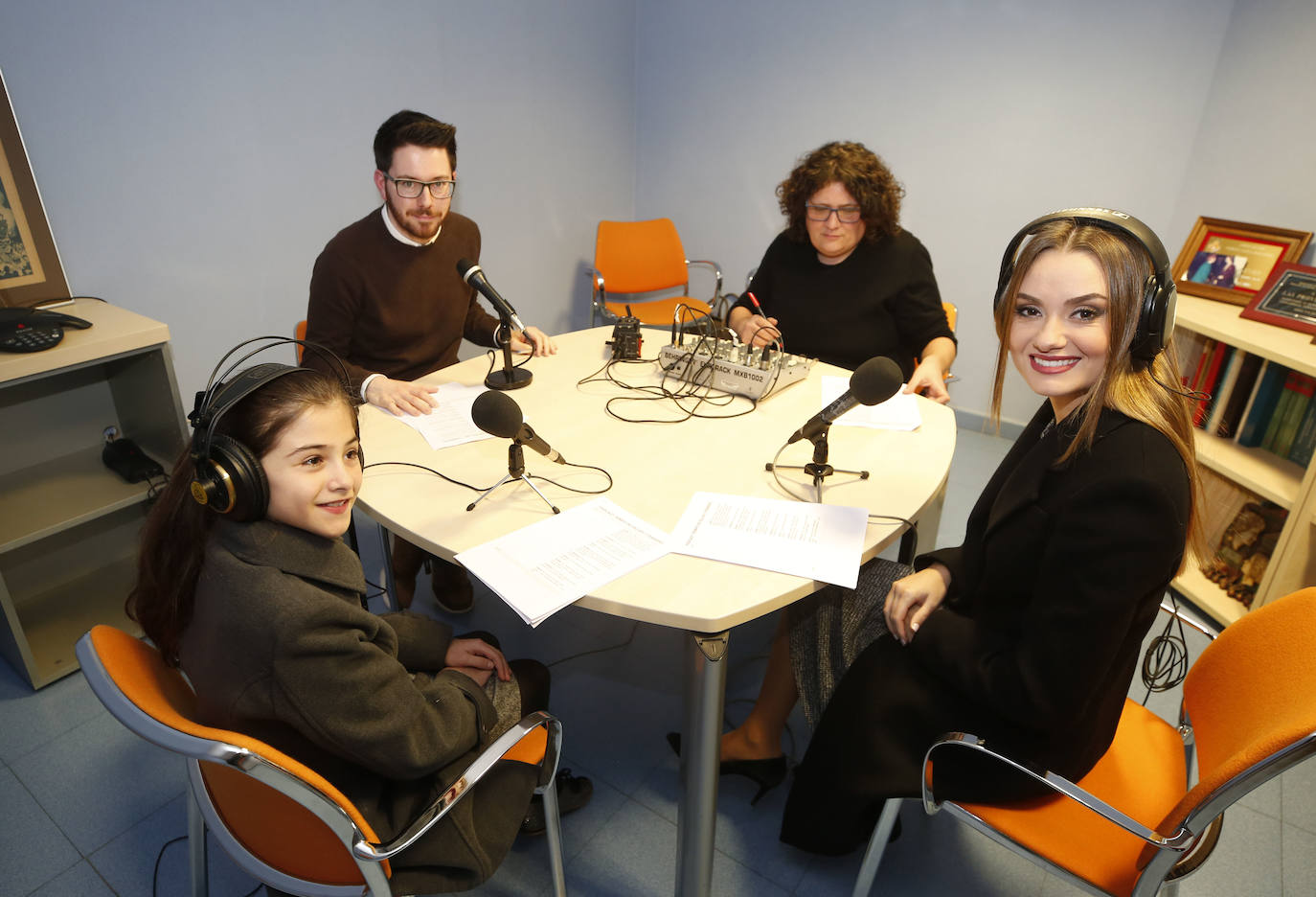 Consuelo Llobell y Carla García visitan la redacción digital de LAS PROVINCIAS para explicar cómo eligieron los colores de sus espolines que lucieron en sus exaltaciones, además de repasar los momentos ya vividos desde la llamada de octubre y soñar con los actos que les esperan hasta el próximo 19 de marzo