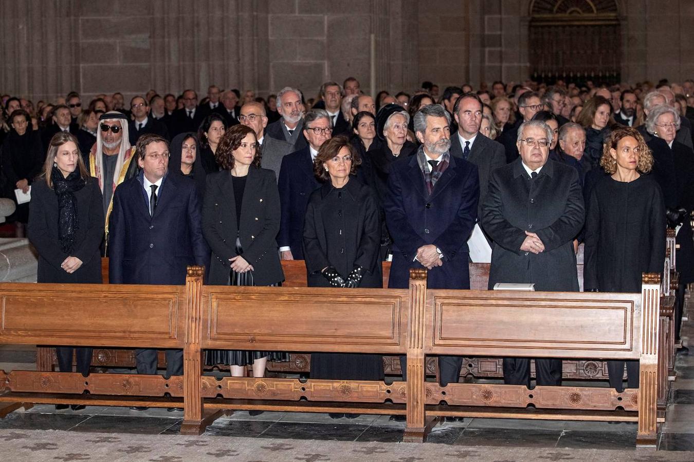 El alcalde de Madrid, José Luis Martínez-Almeida, la presidenta de la Comunidad de Madrid, Isabel Díaz Ayuso, la vicepresidenta del Gobierno Carmen Calvo, el presidente del CGPJ y del Tribunal Supremo, Carlos Lesmes; el presidente del Tribunal Constitucional, Juan José González Rivas y la presidenta del Congreso, Meritxell Batet. 