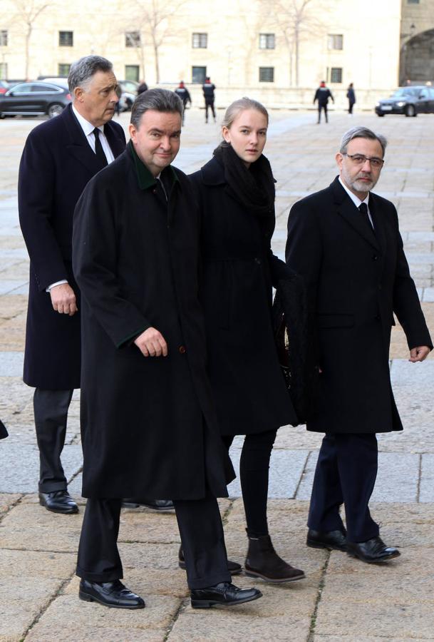 Carlos de Habsburgo, jefe de la Casa Imperial, junto a su hija Leonor.