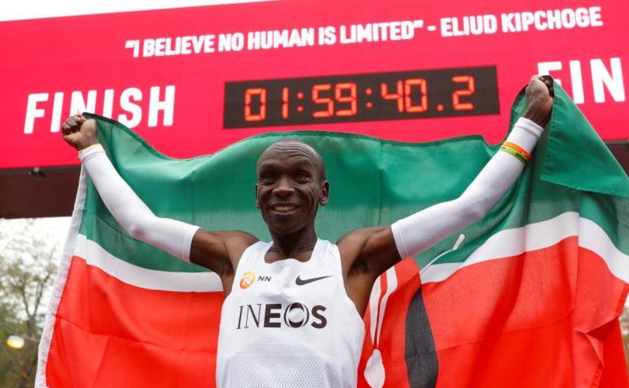 Eliud Kipchoge tras cruzar la meta en Viena.