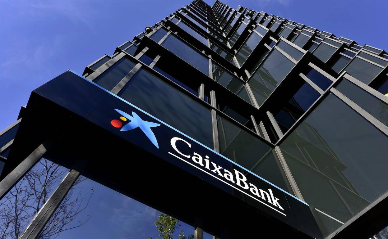 CaixaBank descarta fusionarse con otras entidades