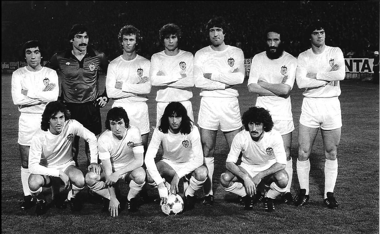 El equipo del Valencia que perdió contra el Sporting (3-1) en la 1979-1980