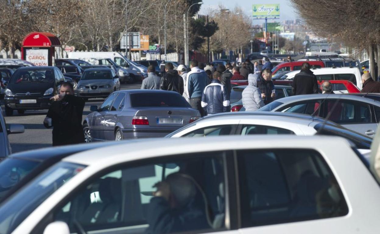 Vender coche: reserva de dominio | Alerta sobre la letra pequeña de los contratos cuando se intenta vender un coche