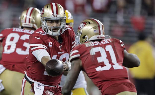 Jimmy Garoppolo, en acción ante los Green Bay Packers.