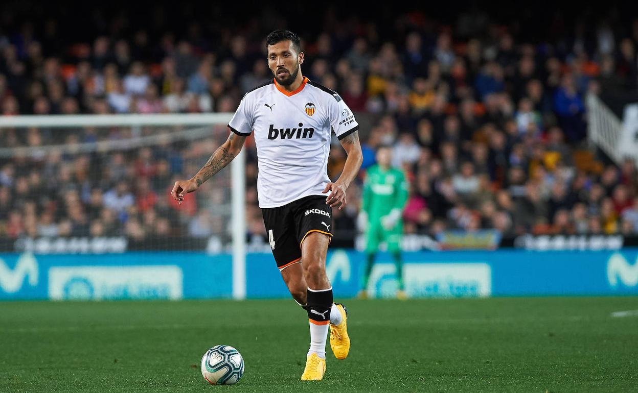 Ezequiel Garay durante el partido de este domingo ante el Celta.