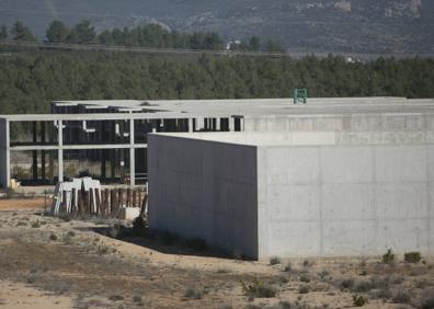 Imagen secundaria 1 - Cinco años de obras paradas