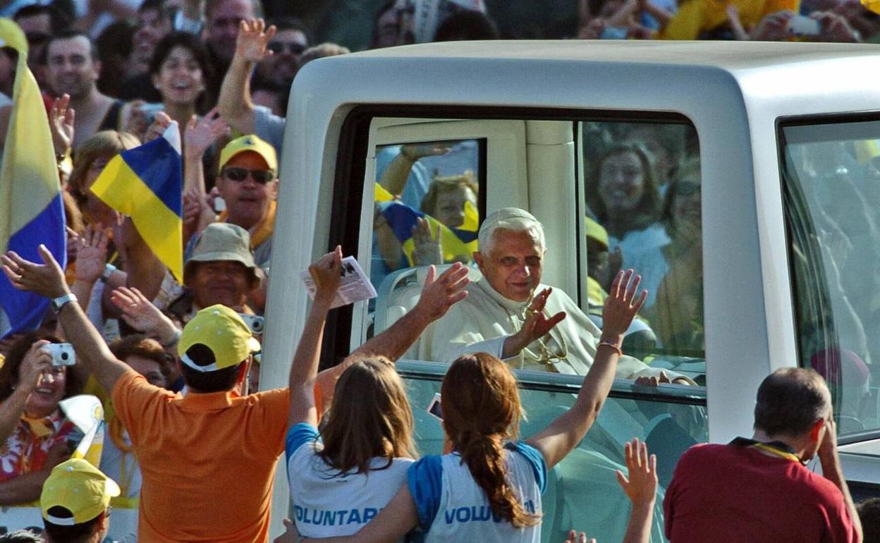 Voluntarios en la visita del Papa a Valencia. 