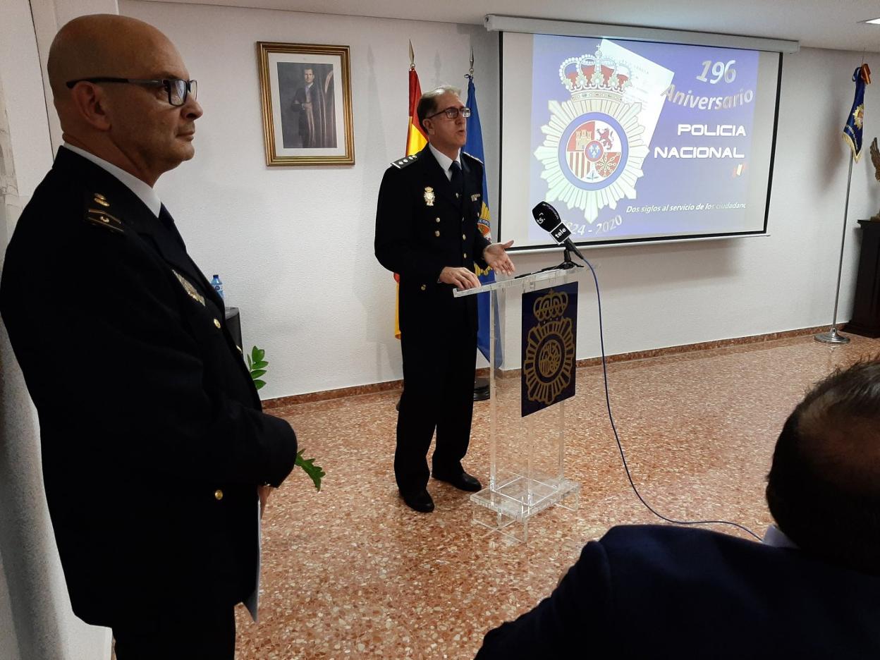 El comisario Carlos Julio San Román durante su intervención en el acto de aniversario. 