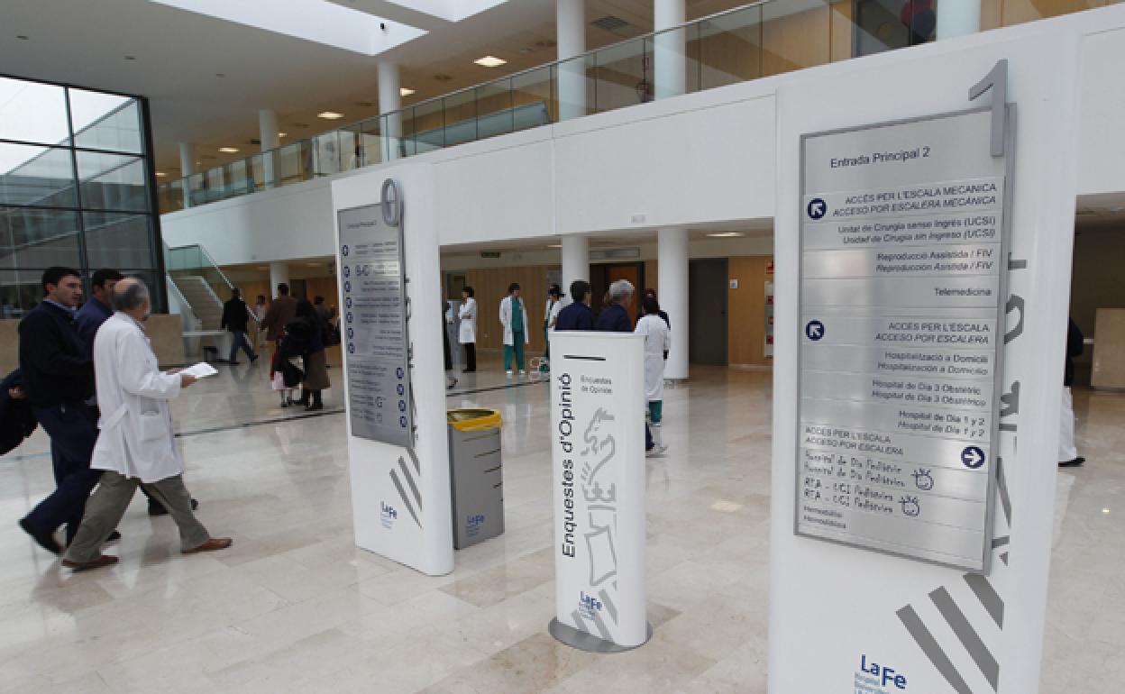 Uno de los vestíbulos principales del hospital La Fe de Valencia.