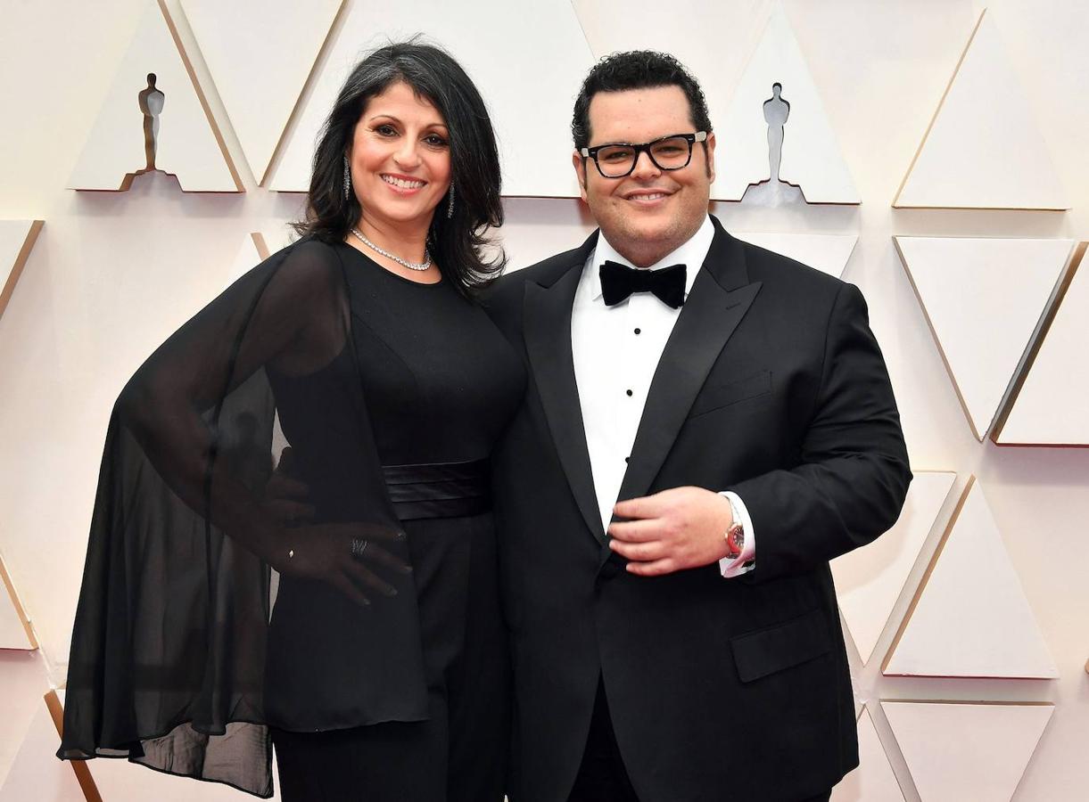 Ida Darvish and Josh Gad