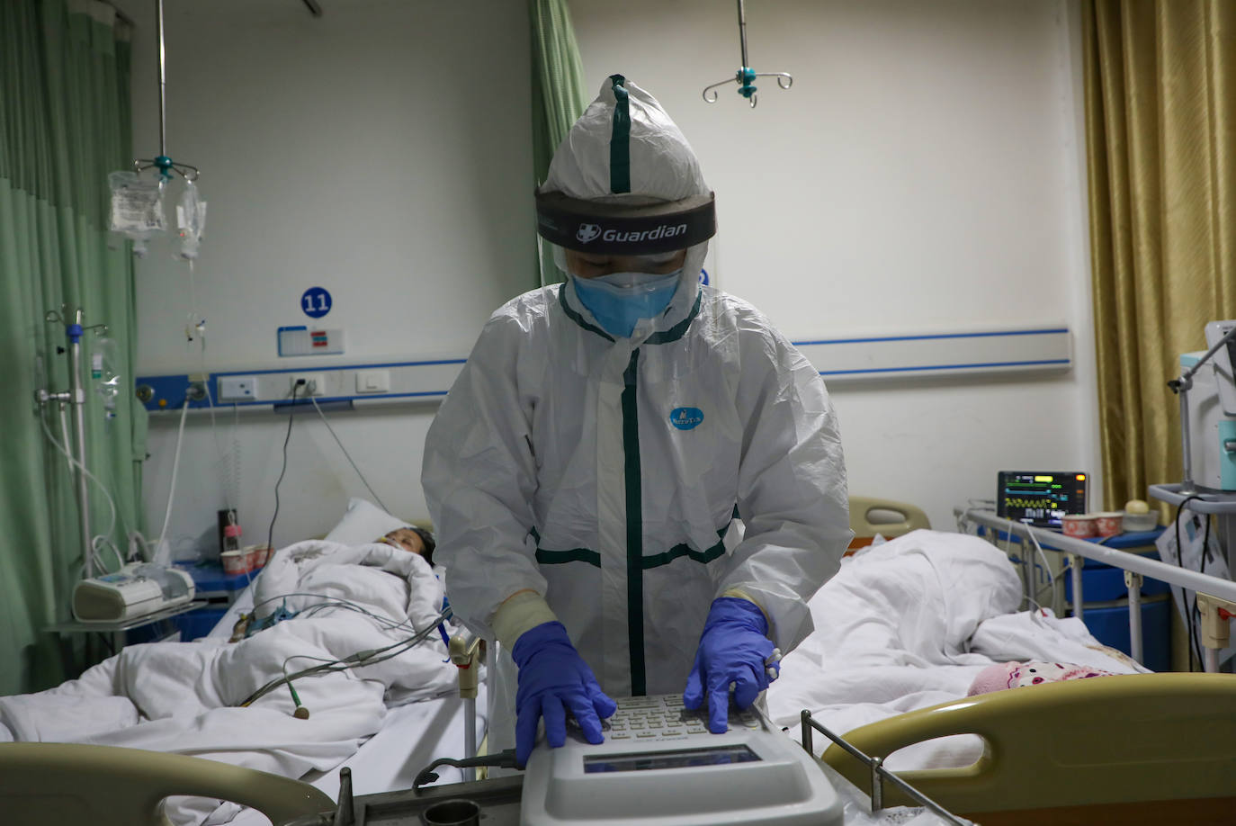 Desde el 11 de enero, cuando se anunció la primera muerte debida al nuevo virus, la epidemia ha matado a 1.016 personas en China continental, según un balance oficial publicado este martes