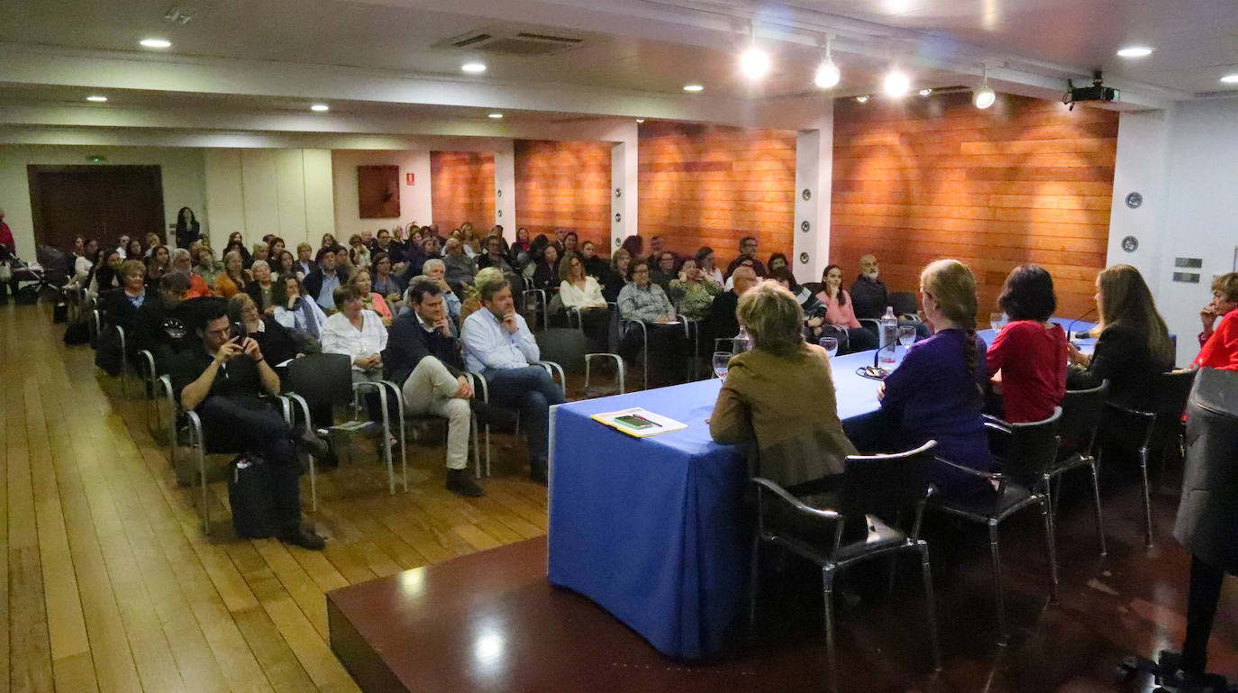 Las expertas Consuelo Guerri, Fátima Martínez, Corpus Gómez Calderón, Marta Ruipérez y Patricia Martín debaten en Dénia sobre la situación actual de las vocaciones científicas en un foro organizado por LAS PROVINCIAS.