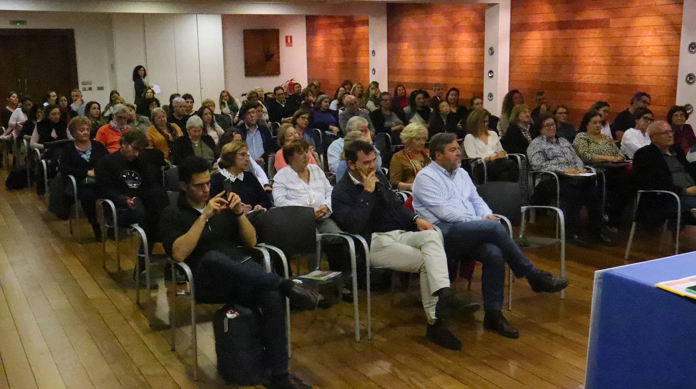 Las expertas Consuelo Guerri, Fátima Martínez, Corpus Gómez Calderón, Marta Ruipérez y Patricia Martín debaten en Dénia sobre la situación actual de las vocaciones científicas en un foro organizado por LAS PROVINCIAS.