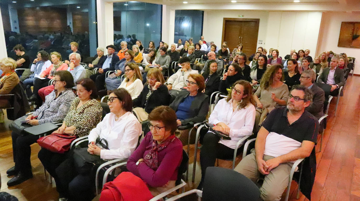 Las expertas Consuelo Guerri, Fátima Martínez, Corpus Gómez Calderón, Marta Ruipérez y Patricia Martín debaten en Dénia sobre la situación actual de las vocaciones científicas en un foro organizado por LAS PROVINCIAS.