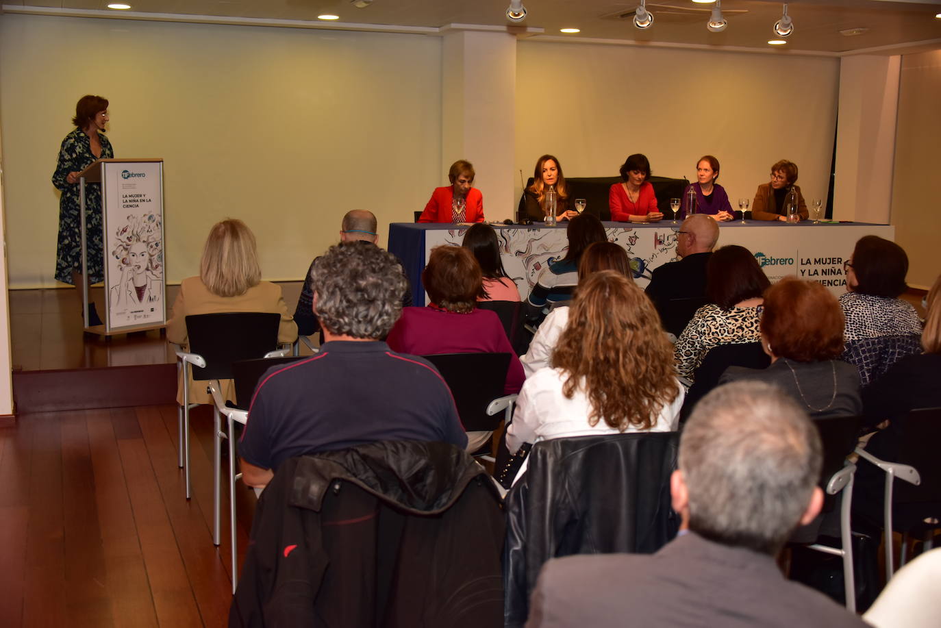 Las expertas Consuelo Guerri, Fátima Martínez, Corpus Gómez Calderón, Marta Ruipérez y Patricia Martín debaten en Dénia sobre la situación actual de las vocaciones científicas en un foro organizado por LAS PROVINCIAS.