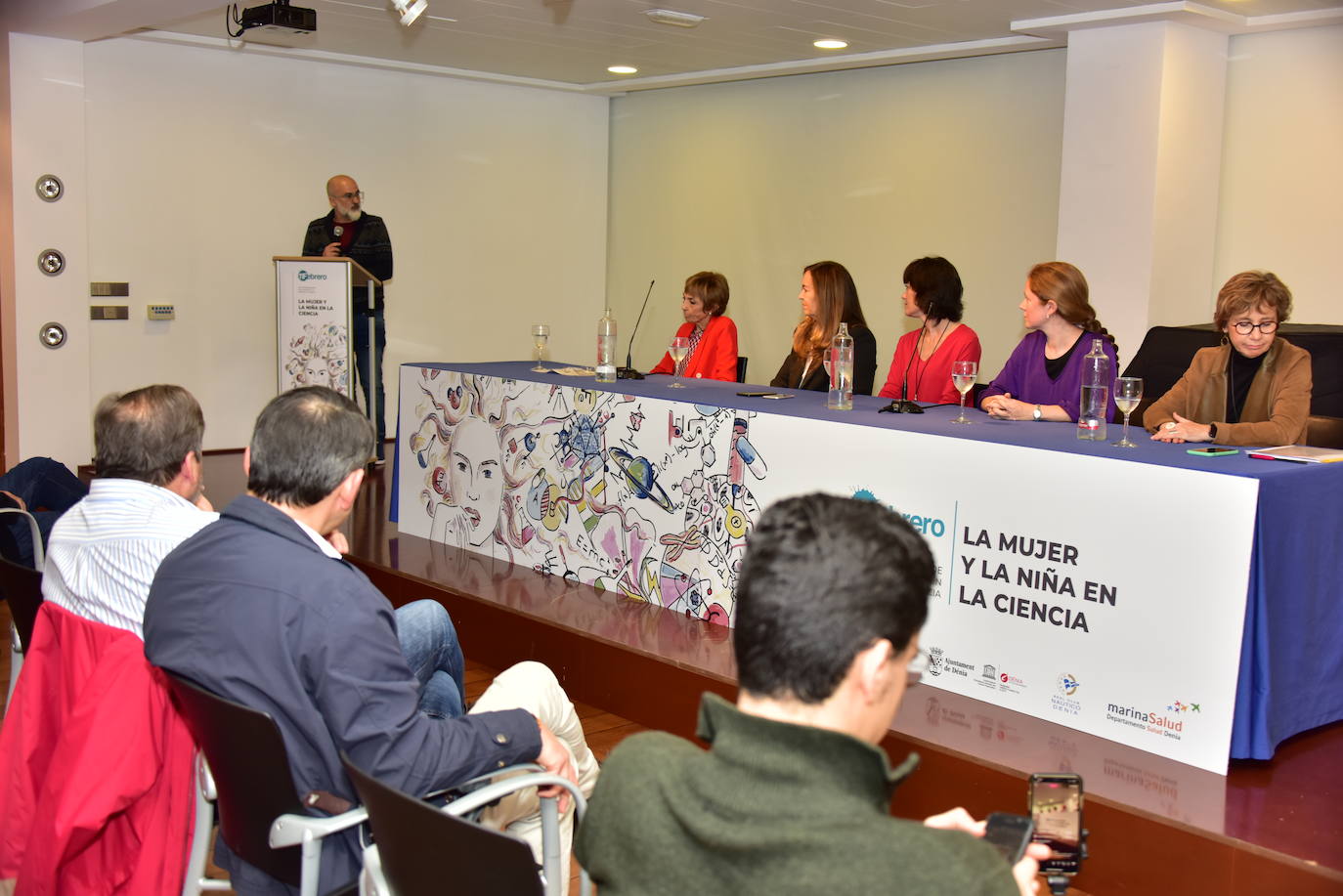 Las expertas Consuelo Guerri, Fátima Martínez, Corpus Gómez Calderón, Marta Ruipérez y Patricia Martín debaten en Dénia sobre la situación actual de las vocaciones científicas en un foro organizado por LAS PROVINCIAS.